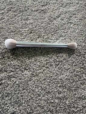 SEINT Dual-Ended Makeup Brush - Silver Handle, Pink Bristles shape brush